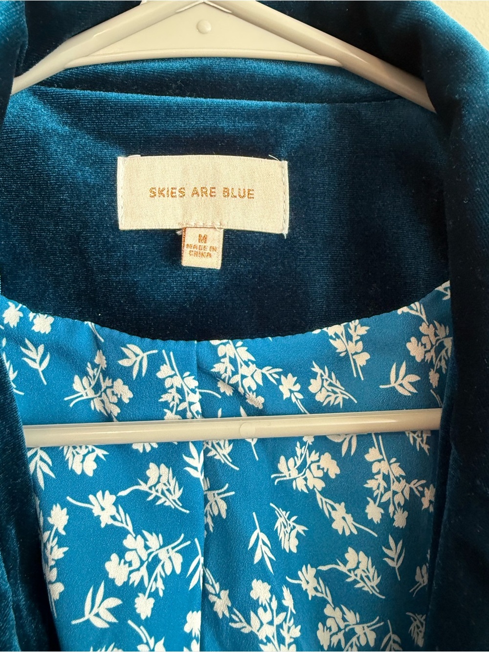 Skies Are Blue Ruched Sleeve Velvet Blazer Size Medium - Picture 7 of 12